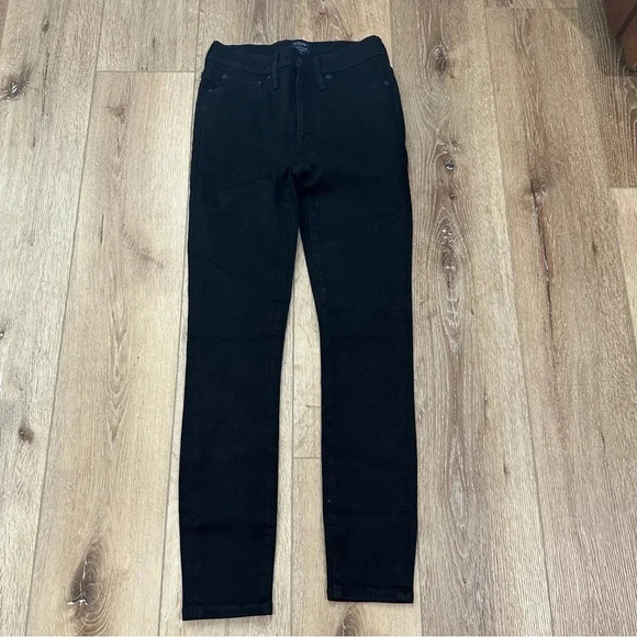 J. Crew 9" Mid-Rise Slim-Skinny Jean in Black Size 25 GUC - Picture 2 of 8